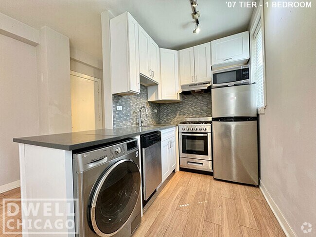 Building Photo - 541 W Belmont Ave