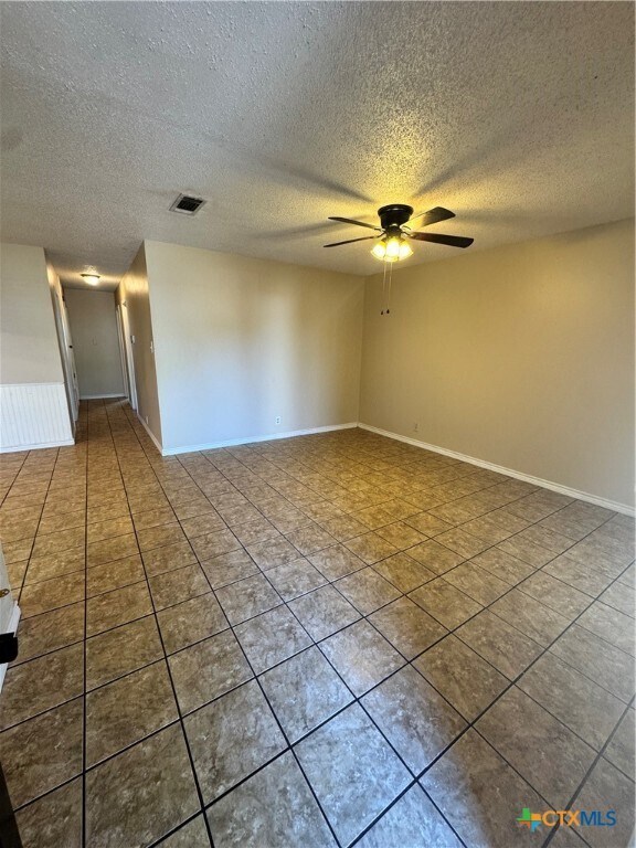 Foto del edificio - 4602 Dahlia Ln