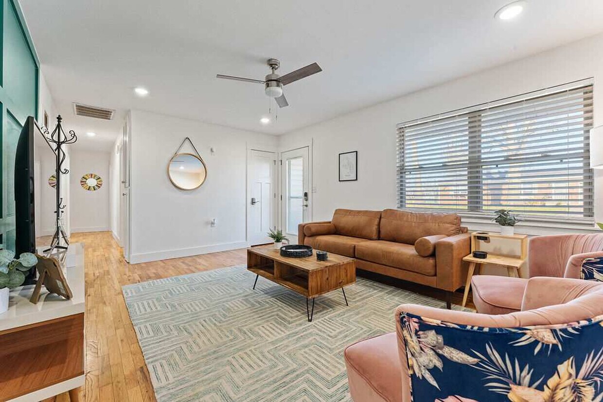 Foto principal - 407 NW H St