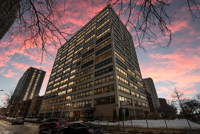 Building Photo - 707 W Gordon Ter