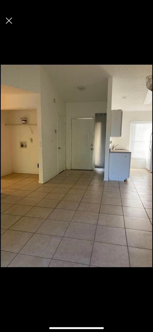 Foto del edificio - 3241 Courtney Dr