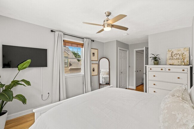 Building Photo - 11-13 Rushmore St