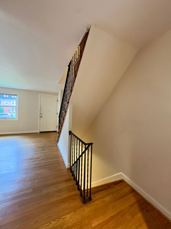 Building Photo - Charming 3Bed/3Bath Townhome in Idlewood