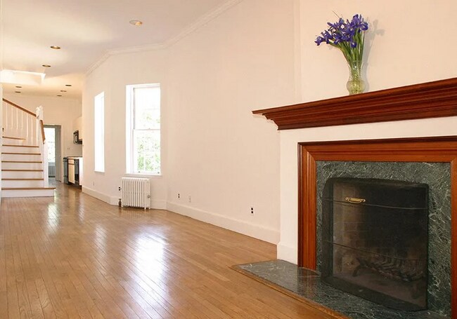Foto del edificio - 329 E 82nd St
