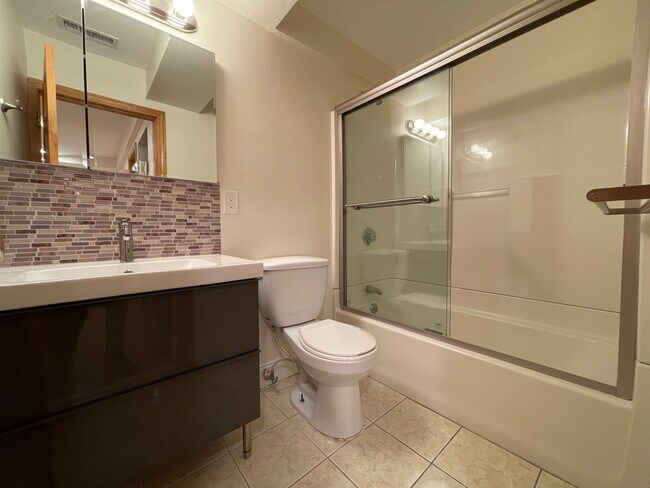 Foto del edificio - 1803 Beacon St