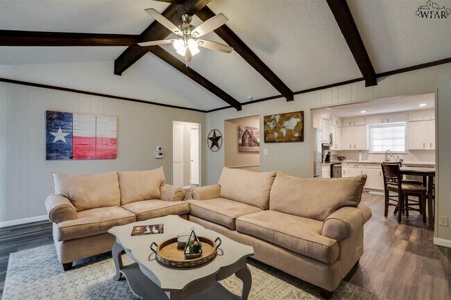 Building Photo - 5511 Hooper Dr