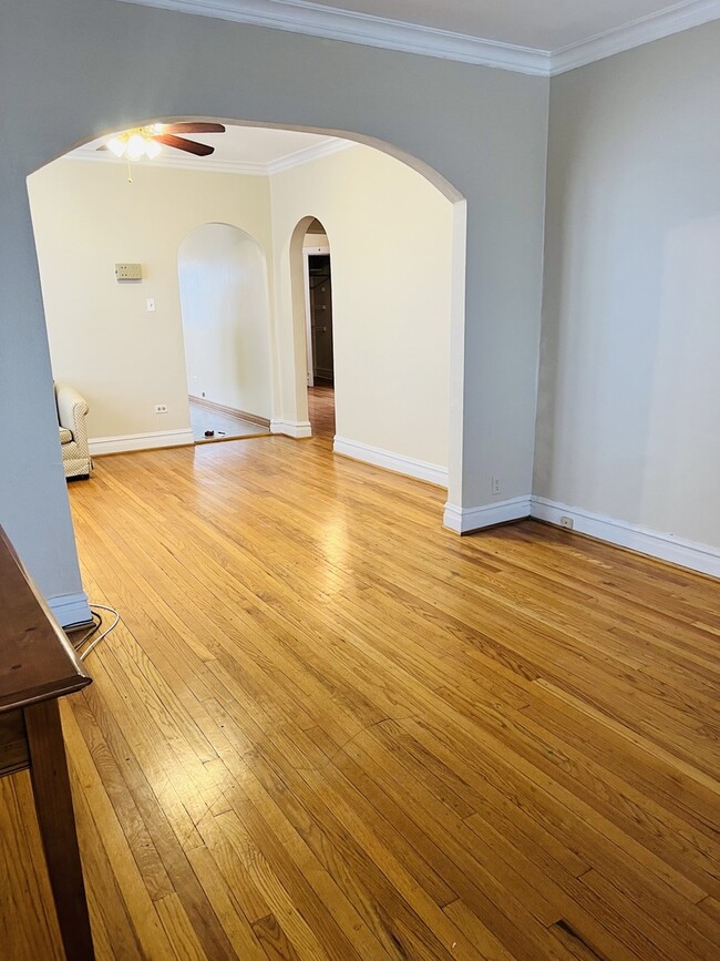 Building Photo - 3455 N Normandy Ave