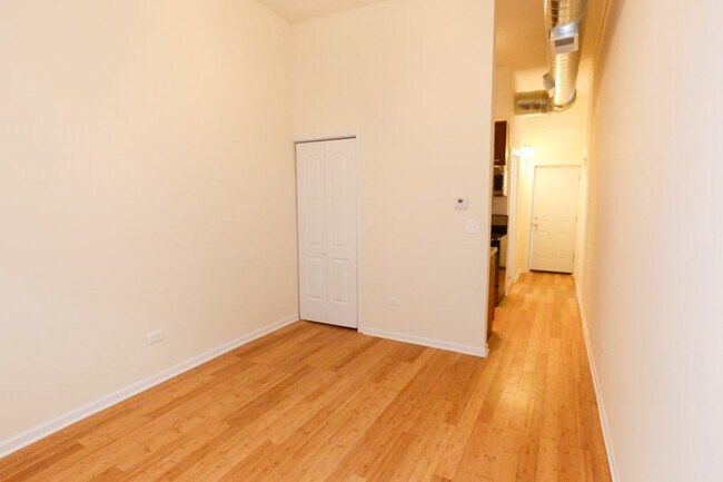Foto del edificio - 2556 W Armitage Ave