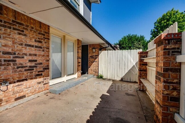 Foto del edificio - 13813 Fairhill Ave