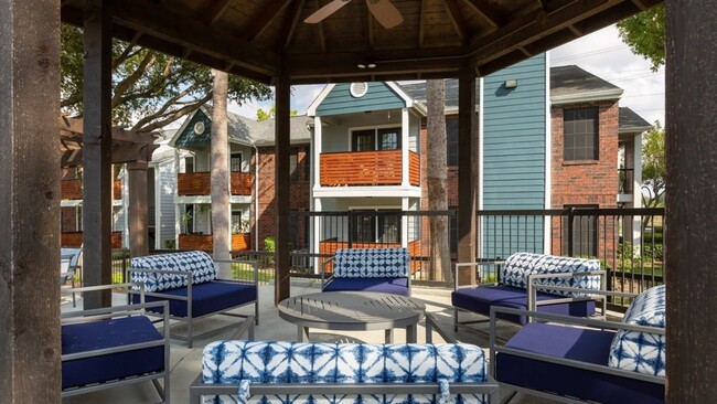 Foto del edificio - 12951 Briar Forest Dr