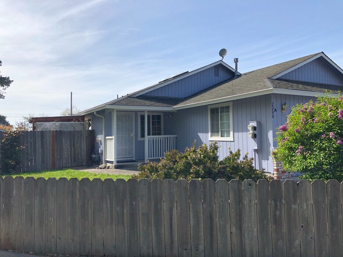 2200 Silverbrook Ct Unit A, McKinleyville, CA 95519 Room for Rent in McKinleyville, CA