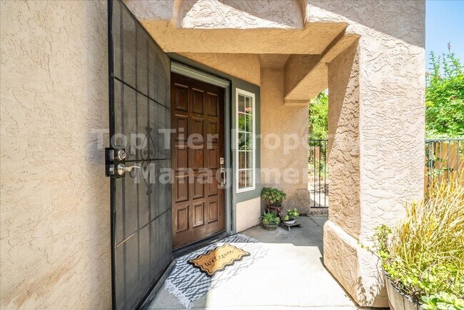Foto del edificio - ***Beautiful 3 bed / 2.5 bath / 1,975 sqft House in the Vista/Shadowridge Neighborhood - Availabl...