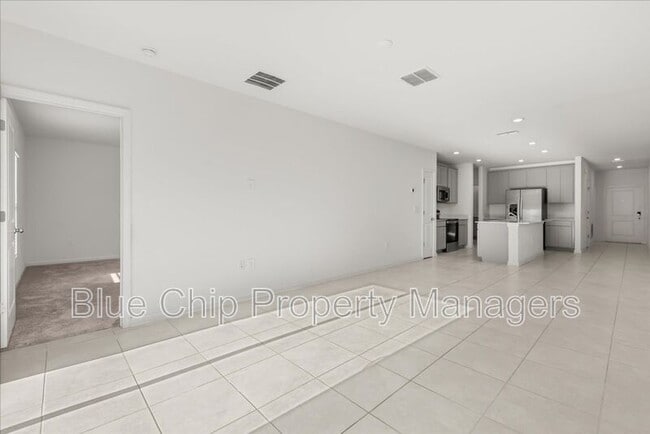 Building Photo - 1725 White Water Ct