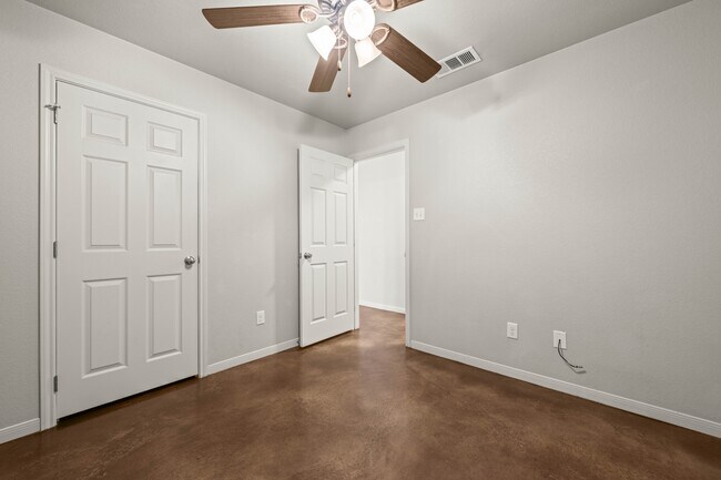 Building Photo - 1521 Aztec Trce