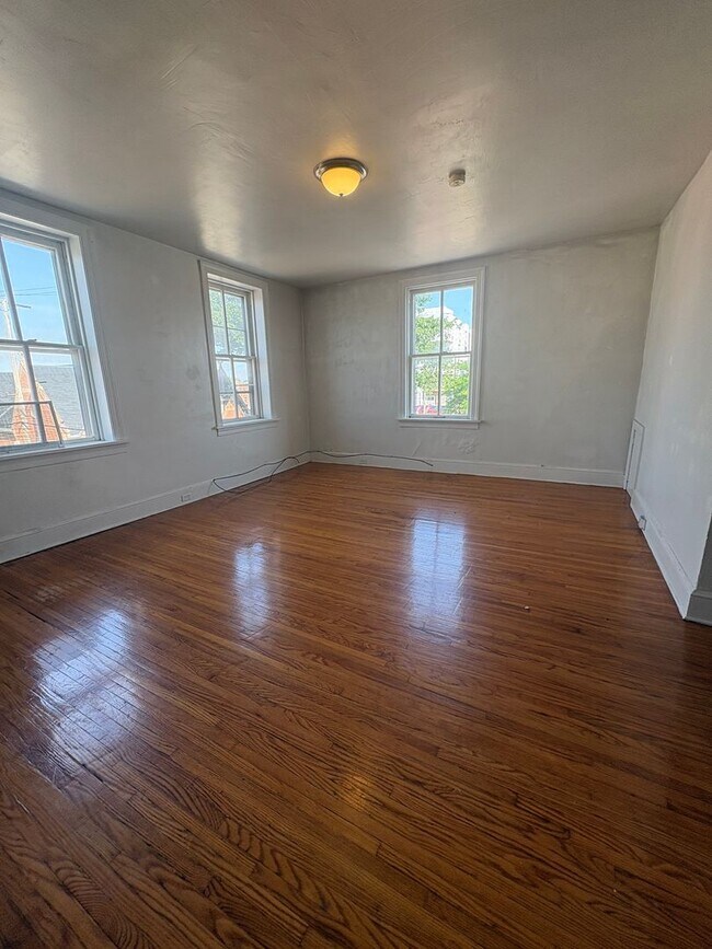 Foto del edificio - Future Rental! 3rd floor apartment near Central Market and all Downtown Amenities!