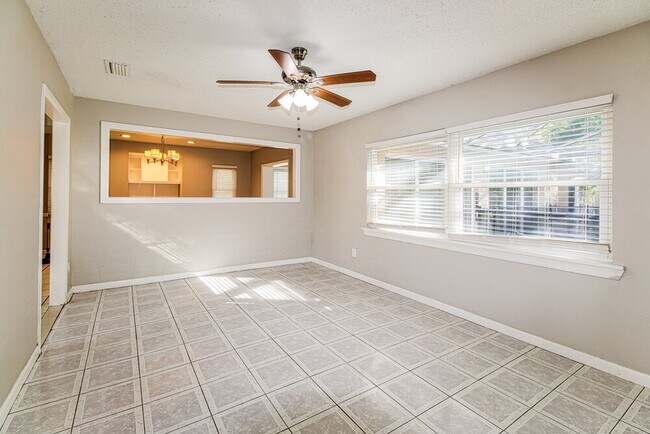 Foto del edificio - 15640 Little Ranch Rd