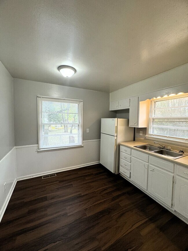 Building Photo - 2731 Clayton Dr NW