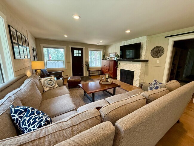Foto del edificio - 32114 Upper Bear Creek Rd