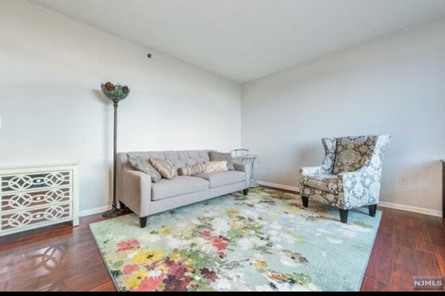 Building Photo - 100 Old Palisade Rd