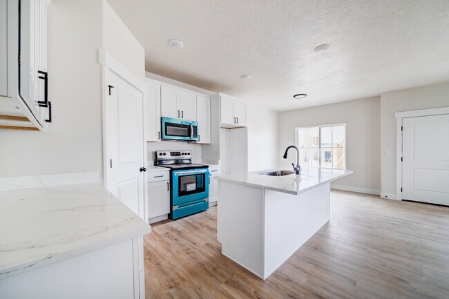 Building Photo - 1162 N 550 W
