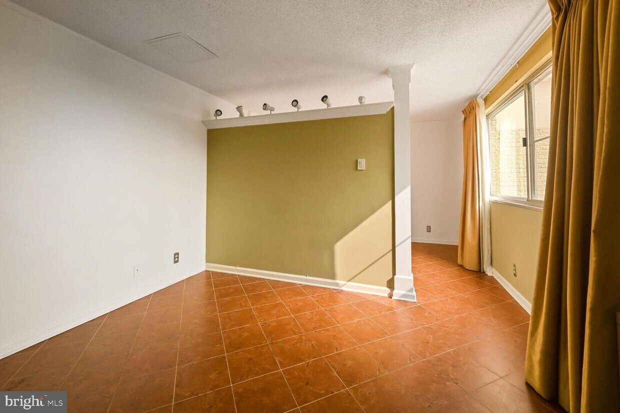 4515 Willard Ave Unit 2420S, Chevy Chase, MD 20815 Room for Rent in