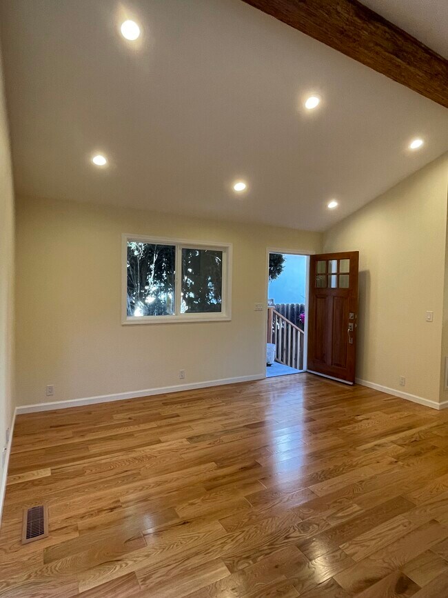 Building Photo - 58 Murray Ct