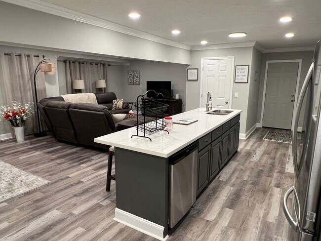 Foto del edificio - 4 Bedroom Single Family Home in Clinton