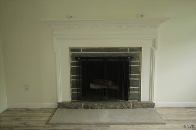 Foto del edificio - 301 Thompson Blvd