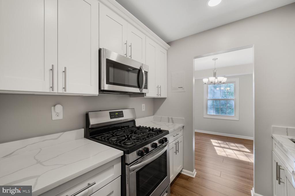 Foto principal - 3860 Lyndhurst Dr