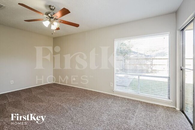 Foto del edificio - 9330 Golden Meadow Dr