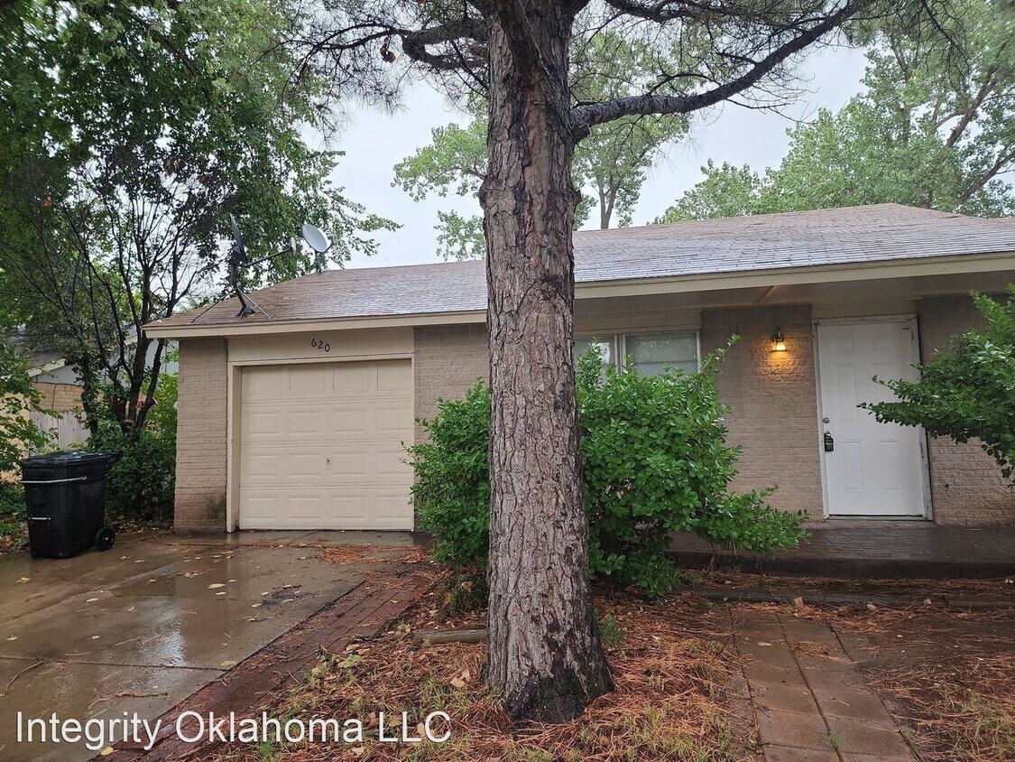 620 Ramblin Oaks Dr, Moore, OK 73160 House Rental in Moore, OK