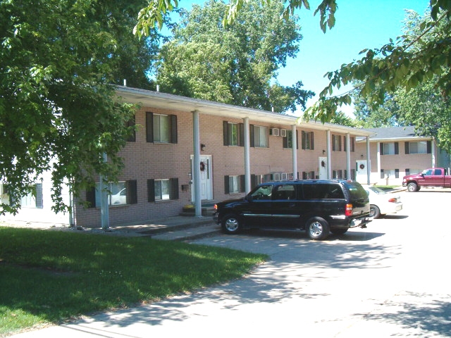 Building Photo - Colonial Apartments