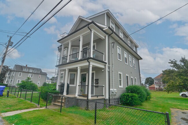 Building Photo - 49 Emanuel St