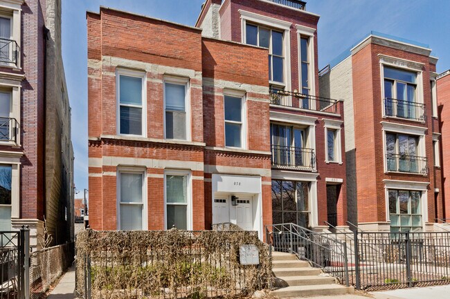 Building Photo - 858 N Paulina St