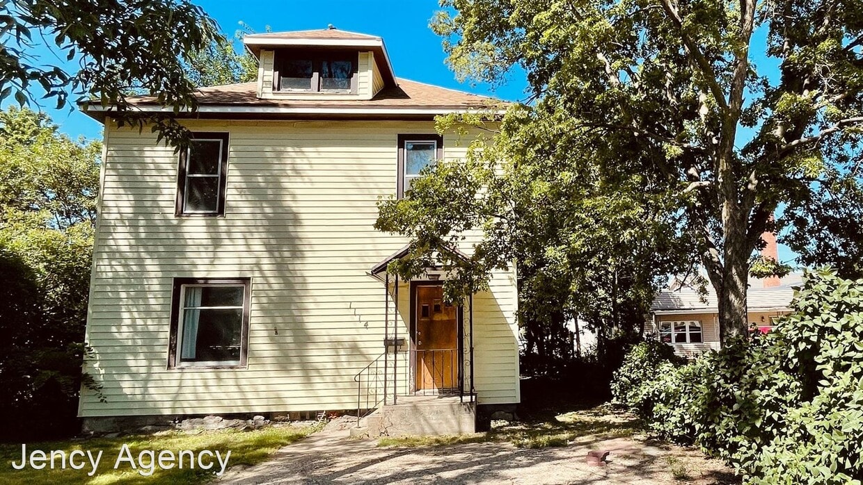 Primary Photo - 5 br, 2 bath House - 1114 S Washington