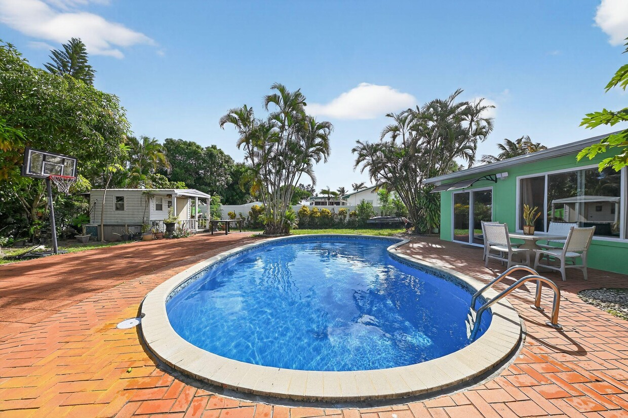 Foto principal - 407 Highwood Cir