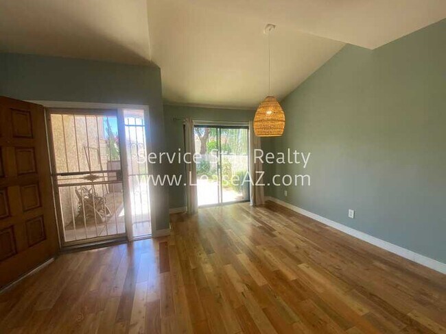 Foto del edificio - 7810 E Medlock Dr