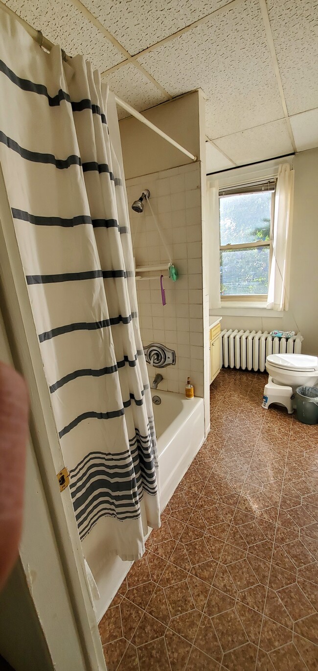 Bathroom - 531 W Union Blvd