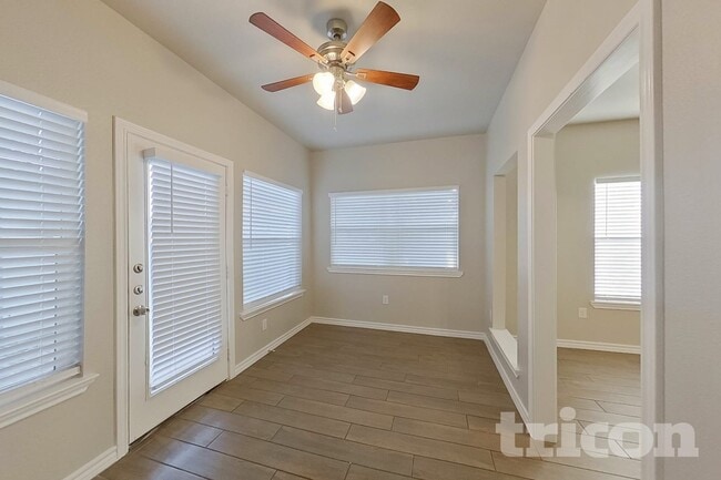 Building Photo - 4825 Freeport Dr