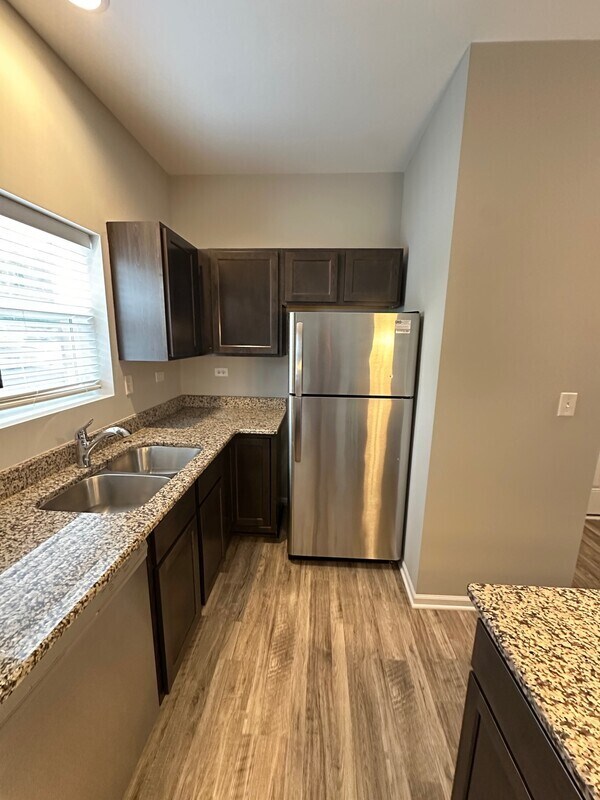 Foto del edificio - 809 E Main St Unit 1C