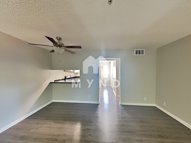 Building Photo - 6500 Country Club Dr Apt 21