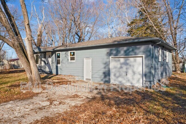 Building Photo - 33900 W 84th St