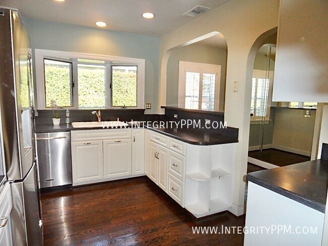 Foto del edificio - 5174 Bristol Rd