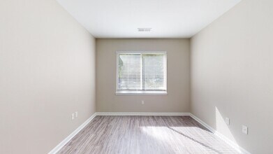 Interior Photo - 20 Lambourne