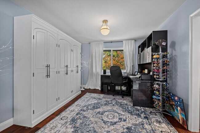 Foto del edificio - Beautiful Four Bedroom, Four Bath Home wit...