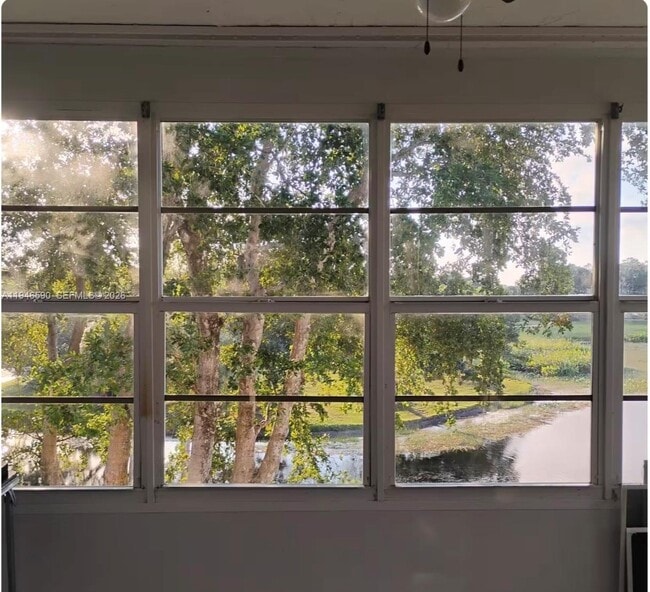 Foto del edificio - 9460 Poinciana Pl