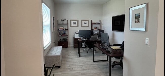 Building Photo - 1589 SE Dome Cir