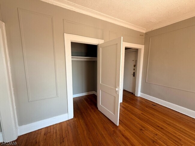 Foto del edificio - 16 Irving Ave