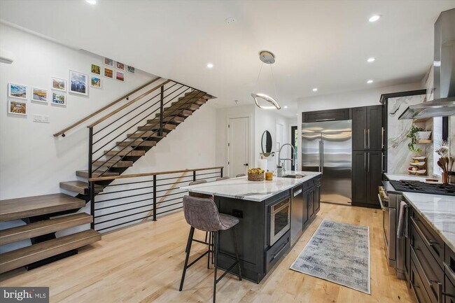 Foto del edificio - 869 N Burlington St