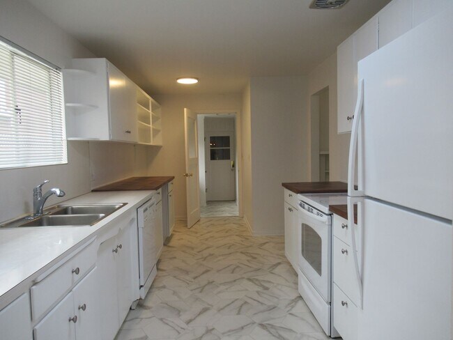 Foto del edificio - APPROVED APPLICATIONS-Updated 3 bedroom 1....